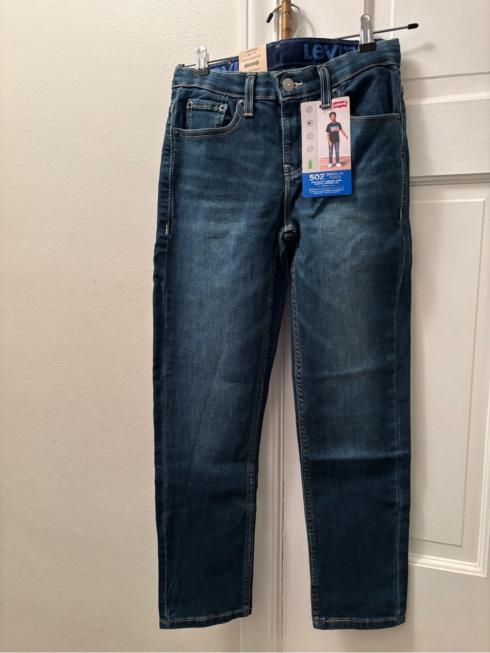Levi's Boys 502 Blue Regular Taper Stretch Jeans
Slightly taper
Size 10